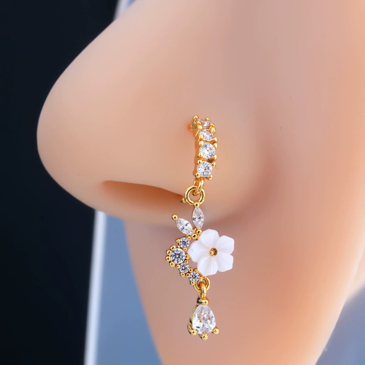 Gold Flower Nose Ring with Dan - Body Jewelry Surgical Steel 评论和价格
